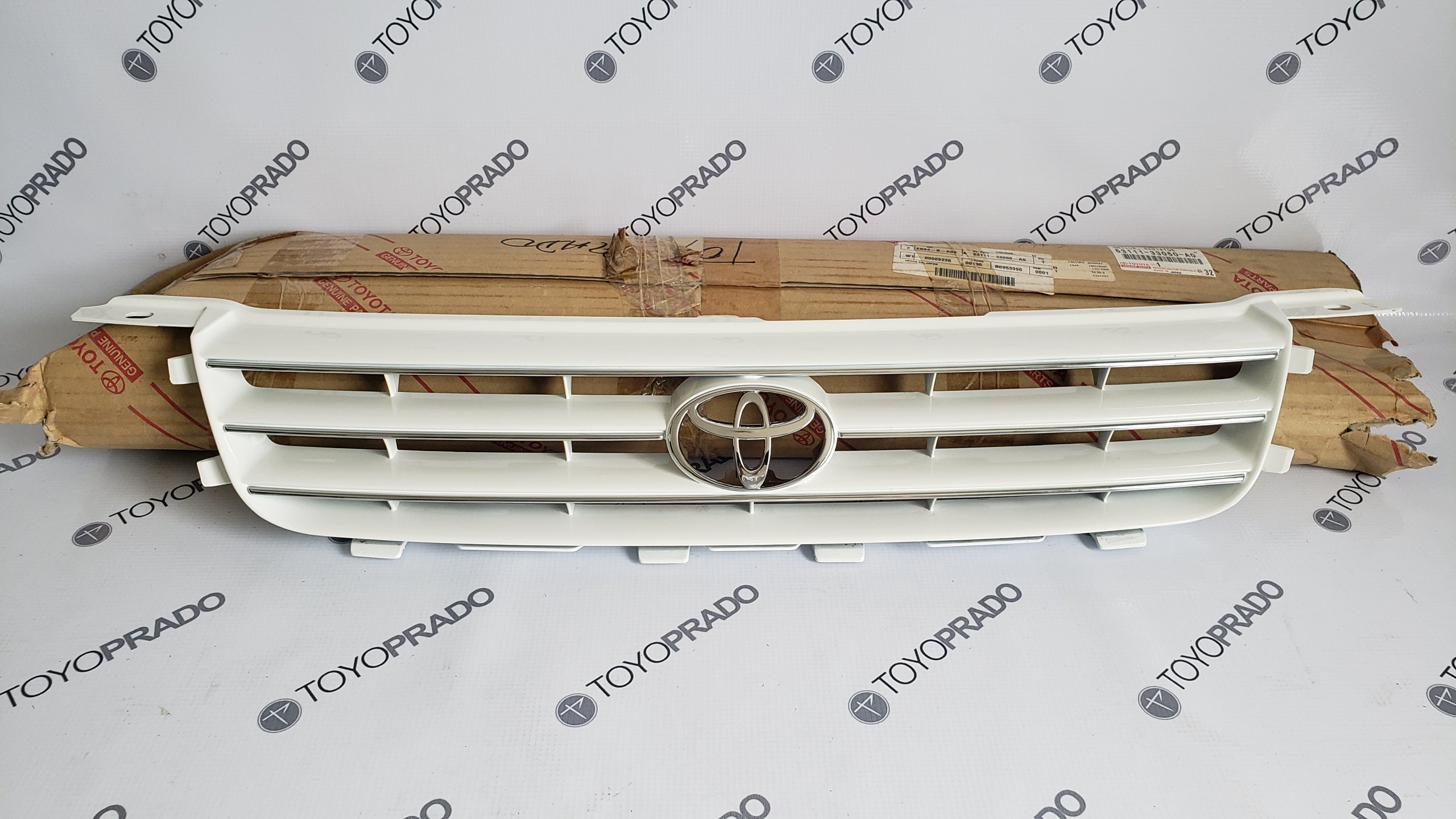 Parrilla Frontal White Camry 96-99 (53111-33050-A0)